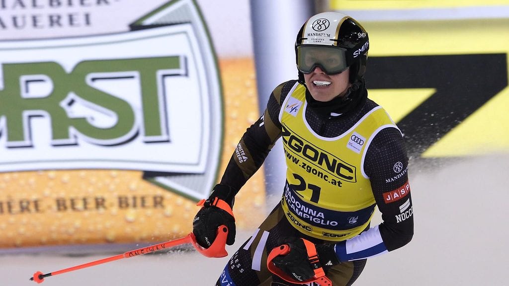 Eduard Hallberg laski ulos Adelbodenin suurpujottelukisan avauskierroksella.