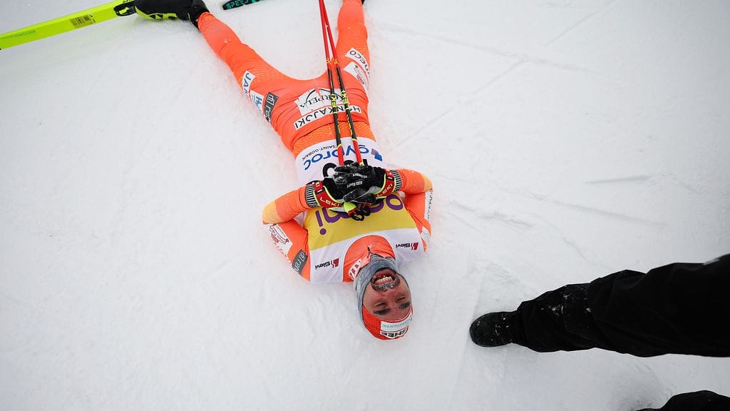 Markus Vuorela maalissa 10 kilometrin vapaan kilpailun Suomen mestarina.