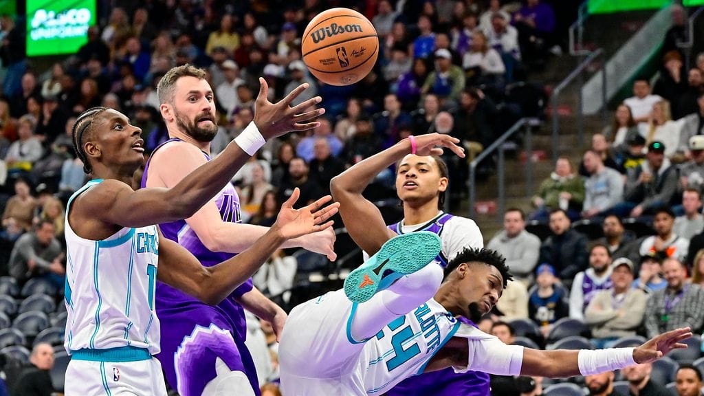 Charlotte Hornets murkasi Utah Jazzin yön NBA-kierroksella.