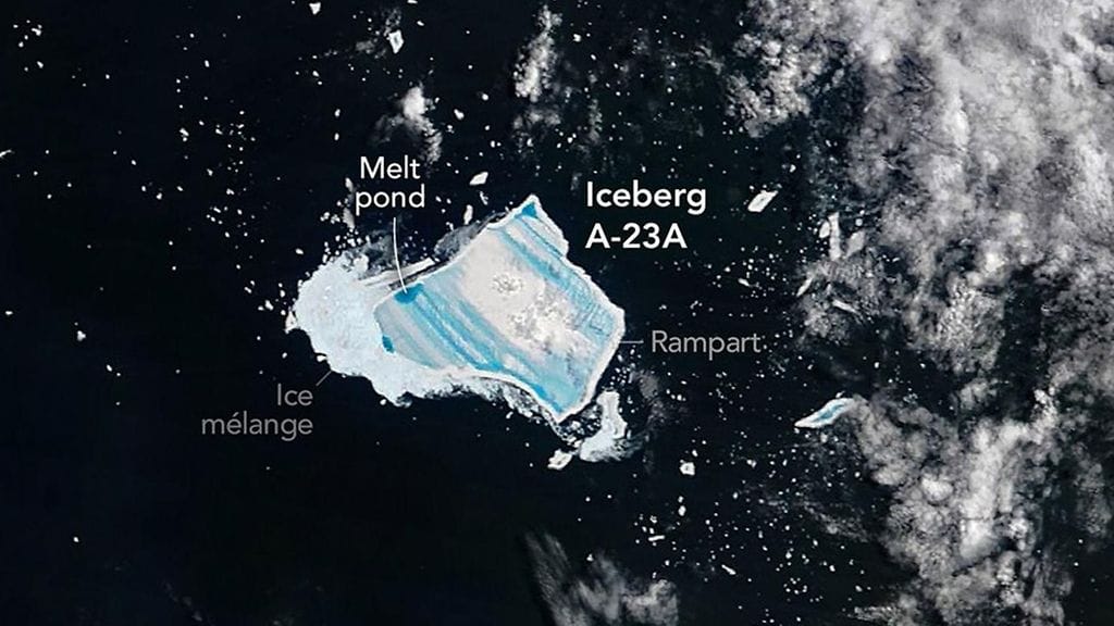 A-23A -jäävuori on hajoamispisteessä. Terra-satelliitin ottama kuva joukukussa 2025.