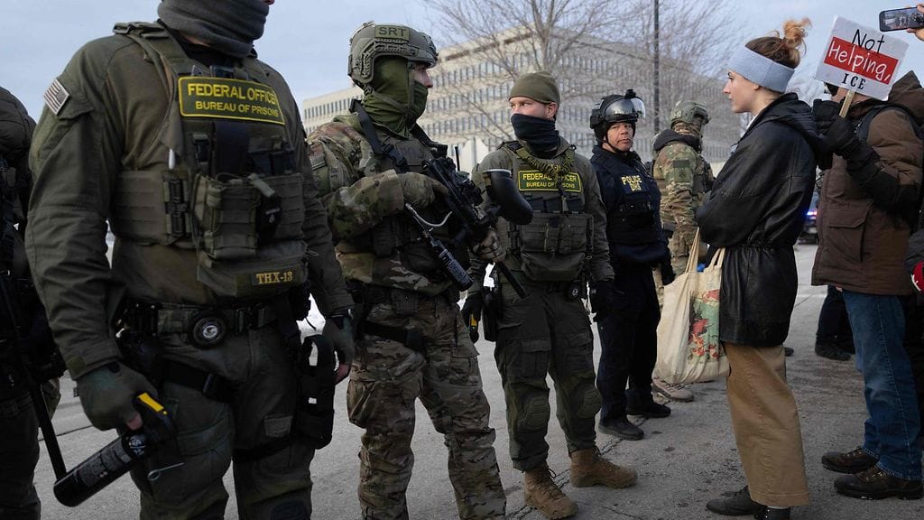 Yhdysvalloissa järjestettiin laajoja mielenosoituksia ampumistapausten jälkeen. Lehtikuva.