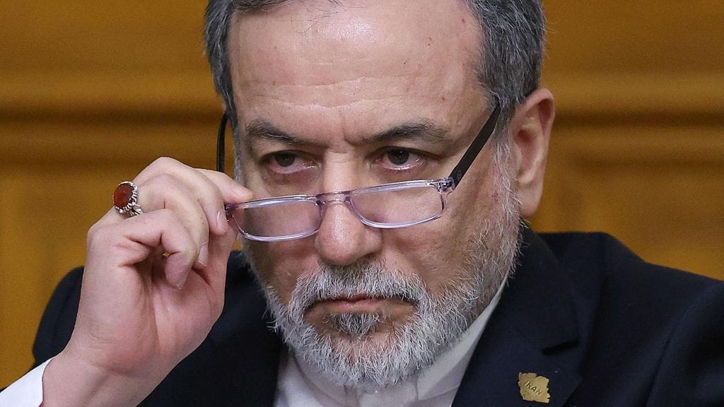 Iranin ulkoministeri Abbas Araghchi saapui neuvotteluihin Omaniin varhain perjantaina.