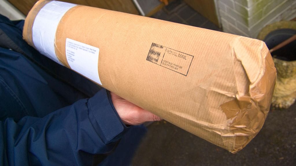 Poliisi kehottaa olemaan tarkkana tilanteissa, joissa paketteja toimitetaan kotiin. Kuvituskuva.