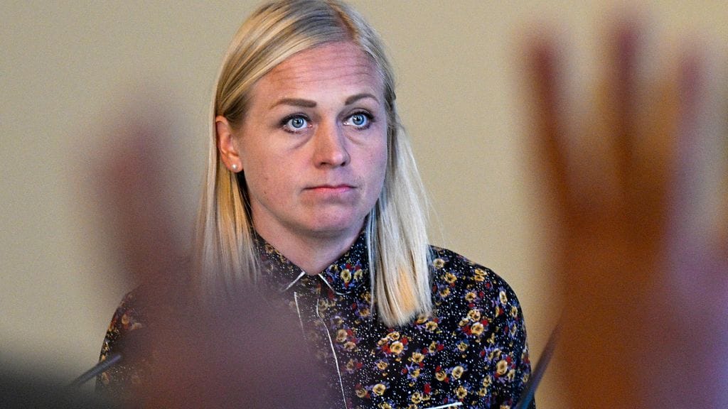 Valtosen mukaan Suomi valmistelee yhdessä EU:n kanssa toimia, joilla edistetään vapautta Iranin kansalle.