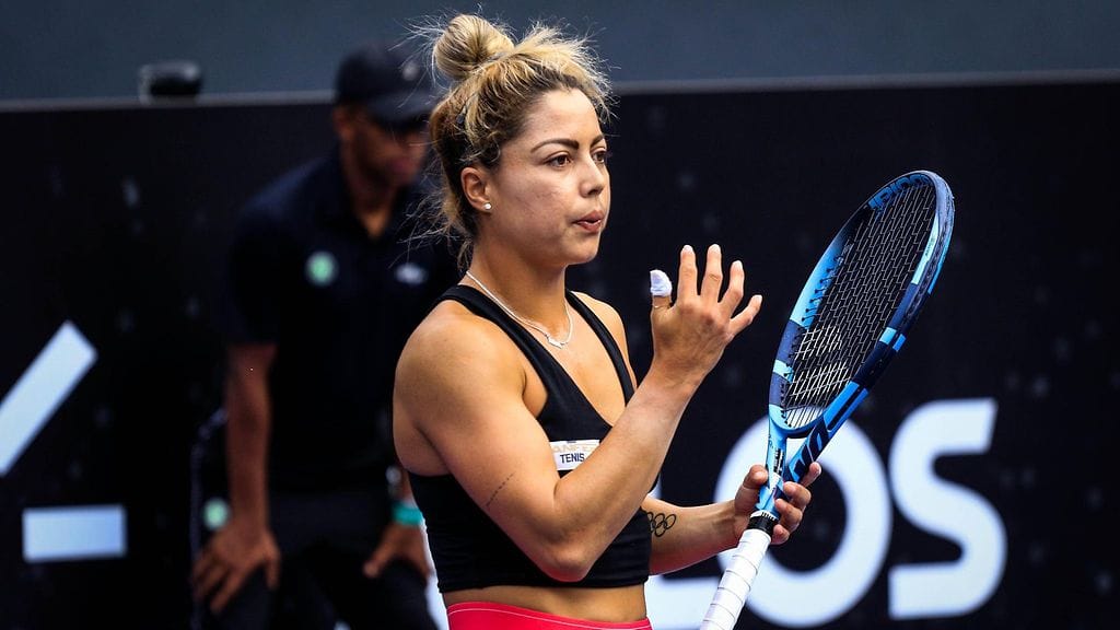 Meksikolaisen Renata Zarazúan selkä oli pahanut pahoin Tasmaniassa järjestettävän tennisturnauksen yhteydessä.