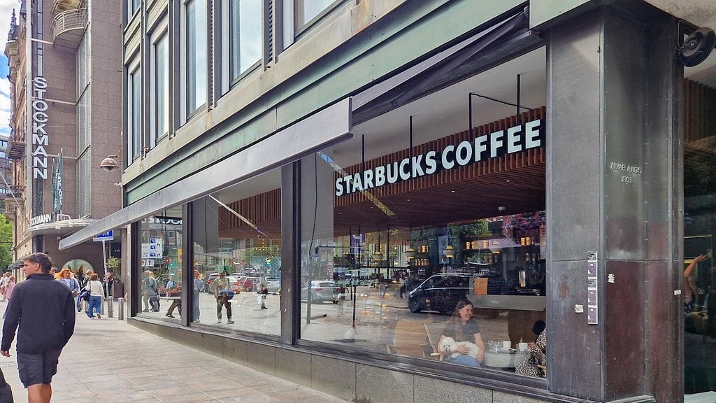 Starbucksin ensimmäinen Helsingin-toimipiste avautui vuonna 2013.