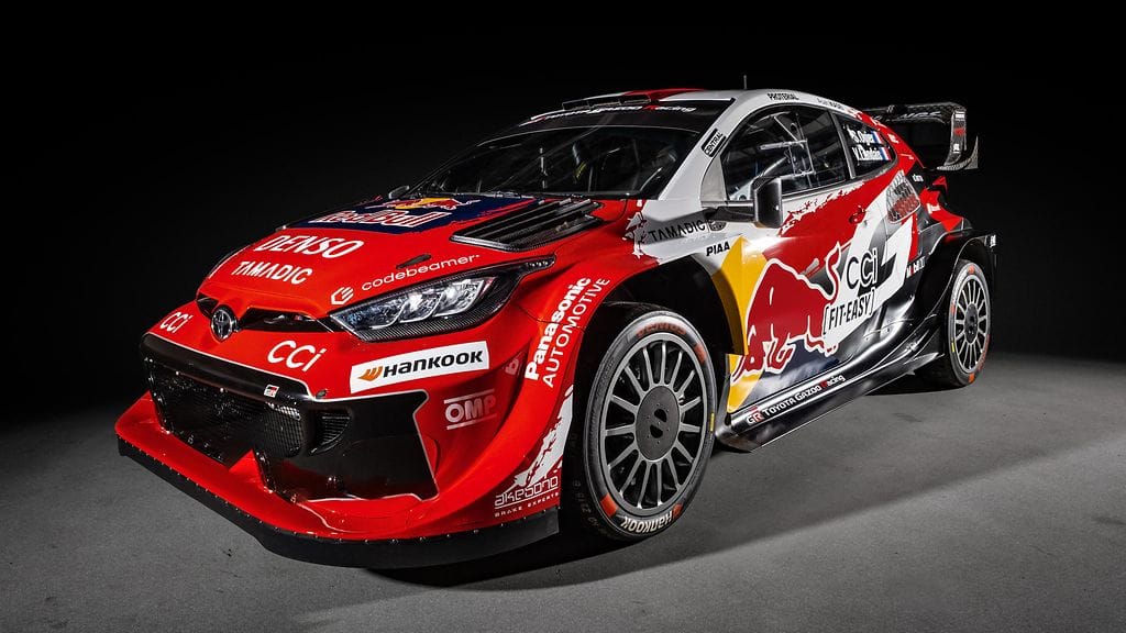 Sebastien Ogier kaasuttelee erikoisväritteisellä Toyotalla kaudella 2026.