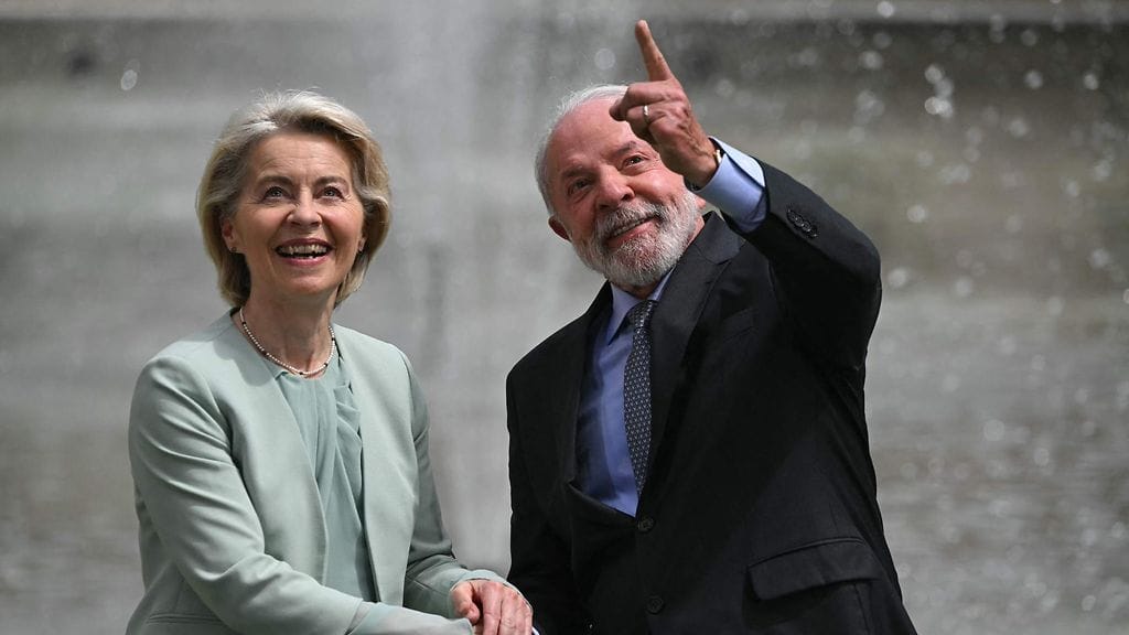 Euroopan komission puheenjohtaja Ursula Von der Leyen ja Brasilian presidentti Luiz Inacio Lula da Silva.