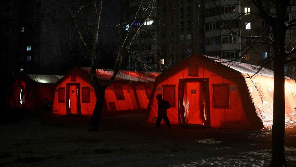 LK 17.2.2026 Kuvassa lämmitettyjä telttoja Kiovassa Ukrainassa 15. tammikuuta 2026.