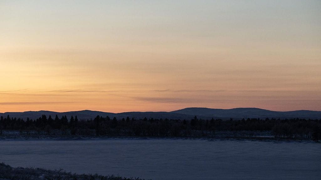 Näkymä Utsjoen Mieraslompolossa 18. joulukuuta 2024.