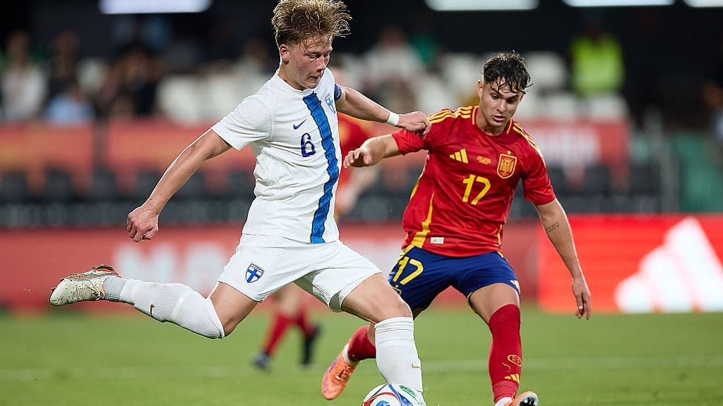 Matias Siltanen (vas.) ei välttämättä pelaa enää tammikuun jälkeen Djurgårdenin riveissä.