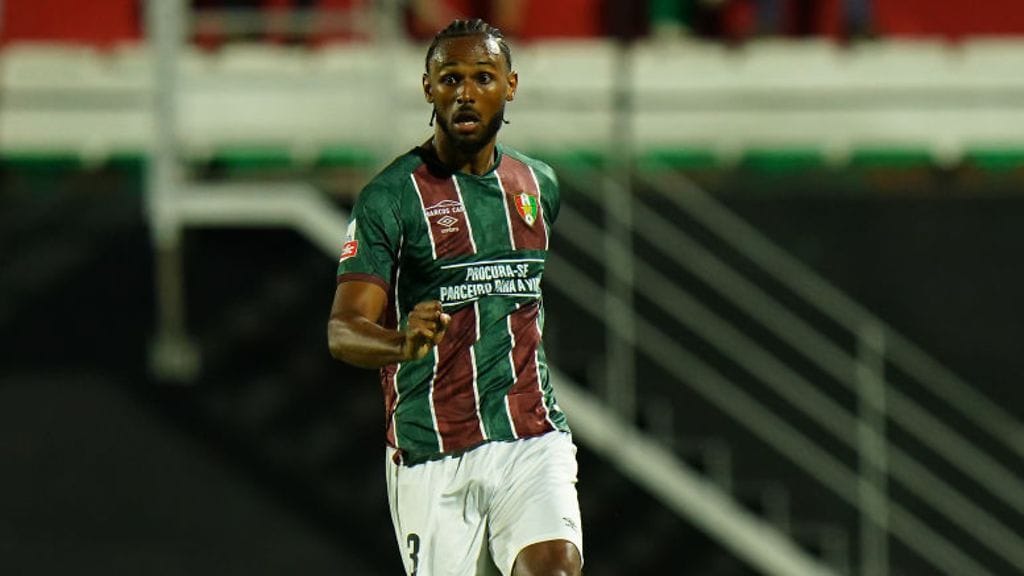 Till Cissokho vahvistaa HJK:n keskuspuolustusta.