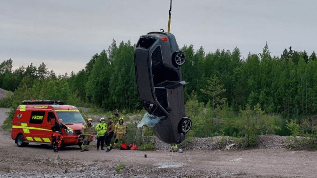 17-vuotiaan pojan ajama auto putosi louhokseen ja kaksi muuta alaikäistä poikaa kuoli. Tuomittu oli vasta turmapäivänä saanut ajokortin poikkeusluvalla.