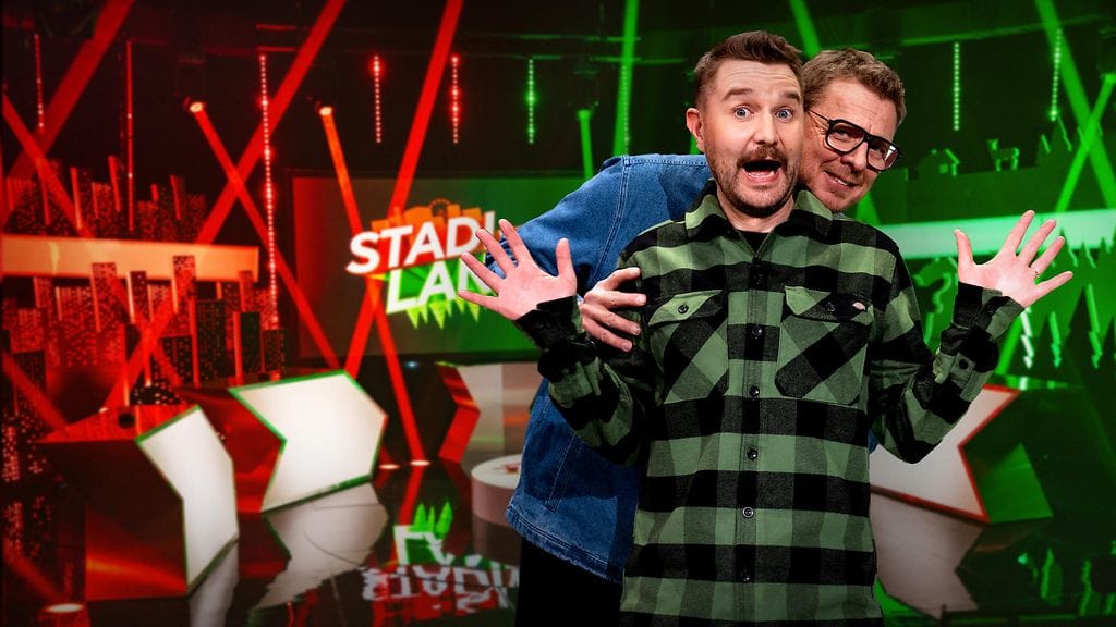 Stadi vs. Lande -juontajina landen puolia pitävä Joonas Nordman ja stadilaisia kannustava Jaakko Saariluoma.