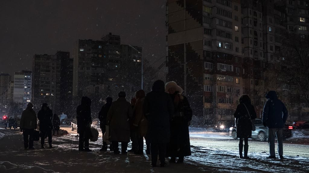 Lennokki-iskut aiheuttivat tulipaloja useissa asuinrakennuksissa Kiovassa sekä lämmitys- ja vesikatkoja.