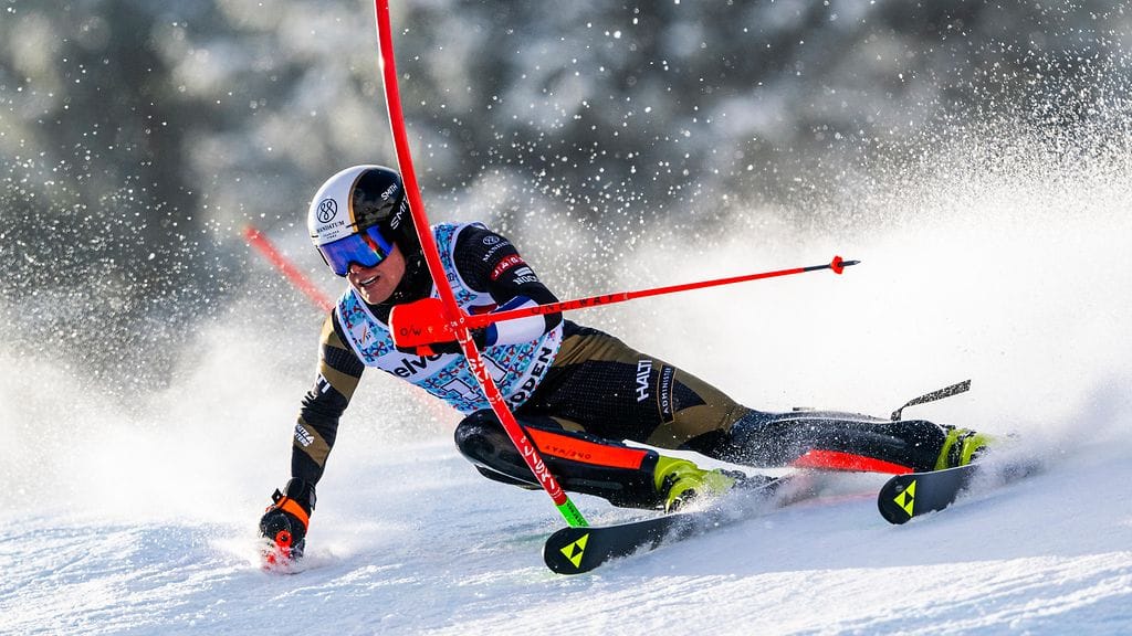 Eduard Hallberg taistelee voitosta Kitzbühelin maailmancup-pujottelussa.