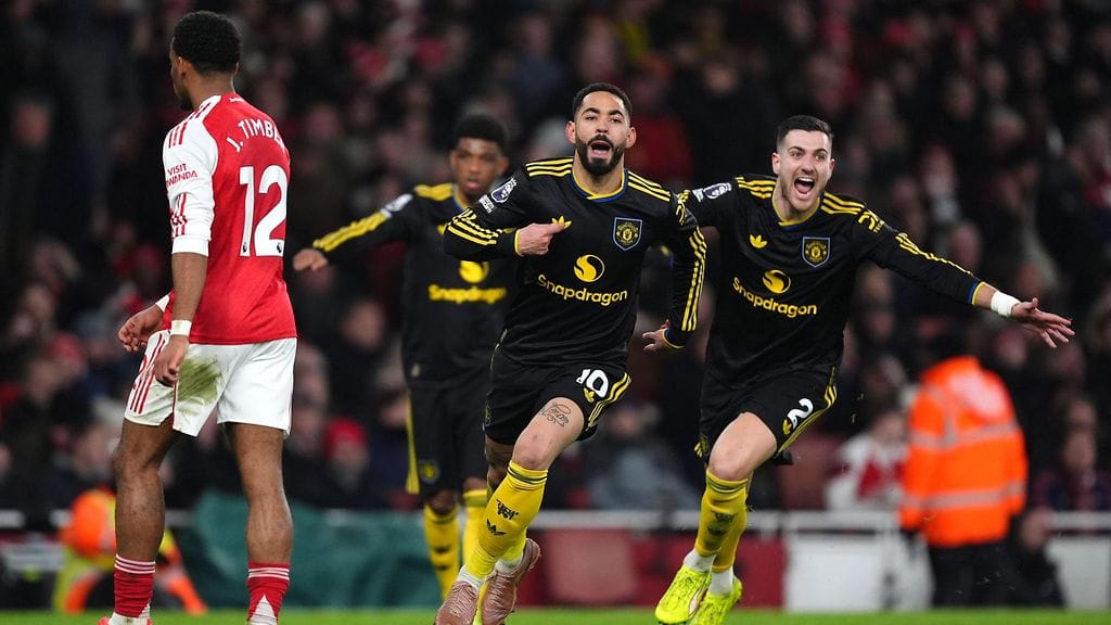 Matheus Cunha (keskellä) laukoi Manchester Unitedin voittomaalin Arsenalia vastaan.