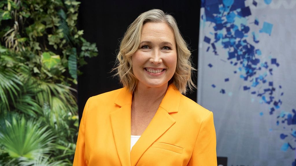 Inka Henelius teloi jalkansa.