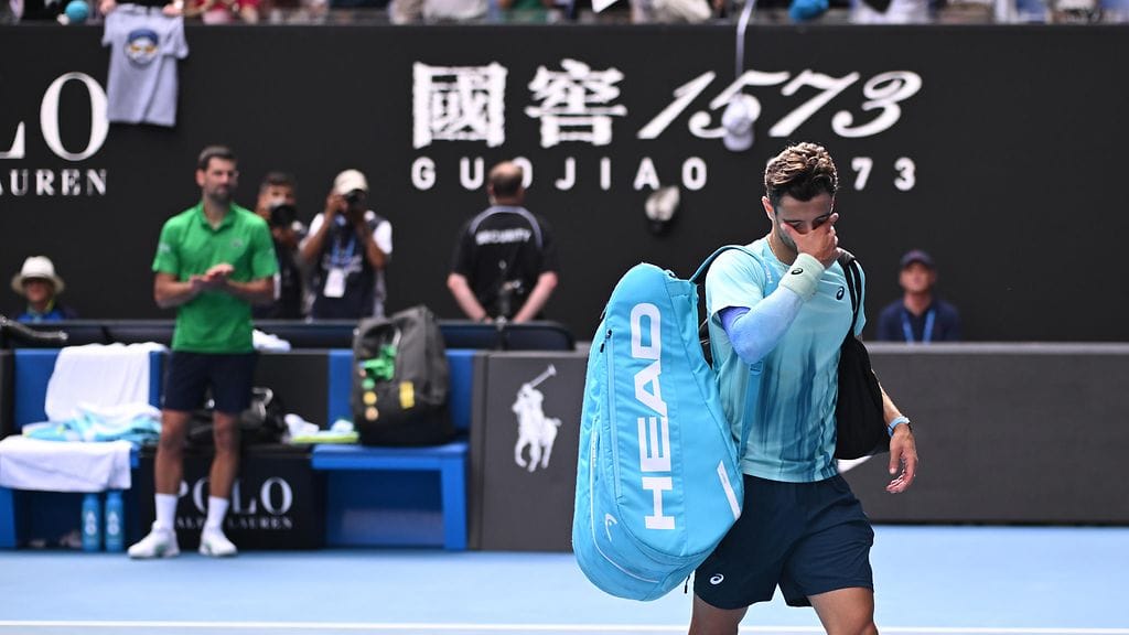 Lorenzo Musettin ottelu Novak Djokovicia vastaan päättyi musertavaan loukkaantumiseen.