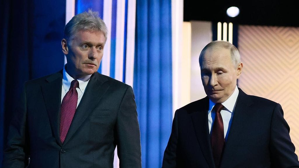 Kremlin tiedottaja Dmitri Peskov ja presidentti Vladimir Putin Moskovassa joulukuussa.