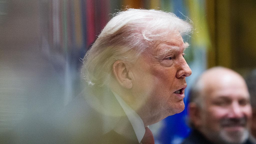 Trump kabinettinsa tapaamisessa Valkoisessa talossa torstaina.