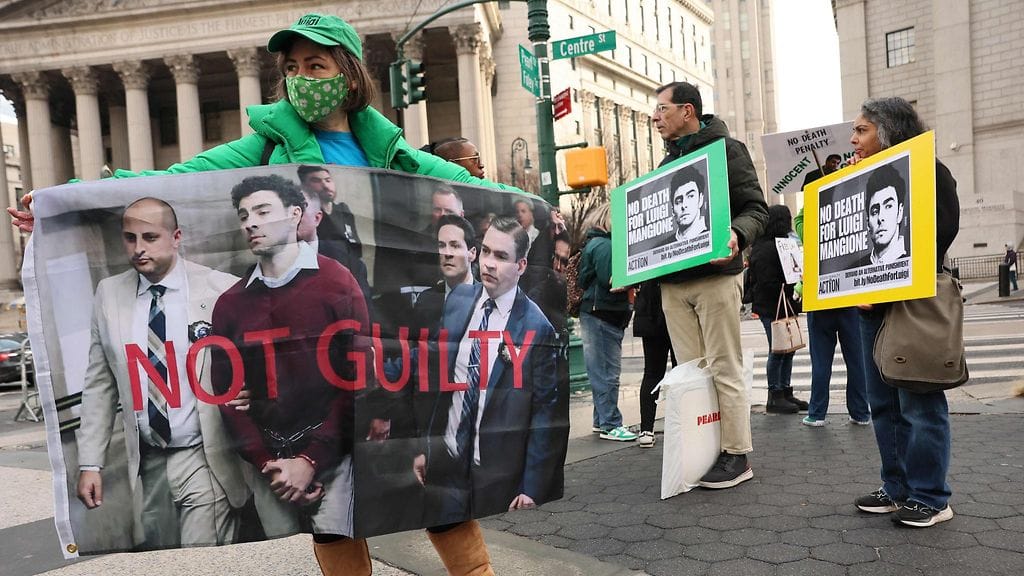 LK Luigi Mangionen kannattajia 300126