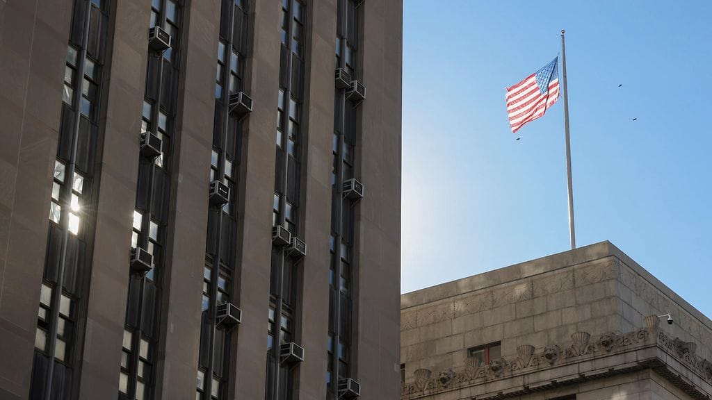 Mies väitti, että hän on aseistettu. Repusta löytyi kuitenkin pizzaleikkuri ja grillihaarukka.