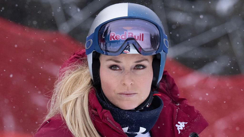 Lindsey Vonn tutkimassa syöksyrinnettä Crans Montanassa perjantaina.