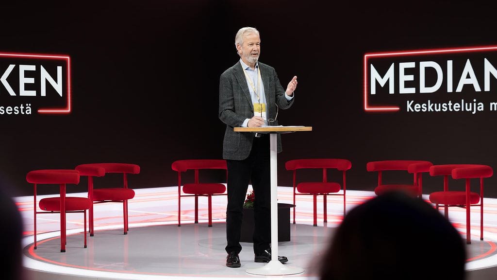 Median kesken -tapahtuman avasi Schibstedin pääomistajan eli Tinius-säätiön hallituksen puheenjohtaja Ole Jacob Sunde.