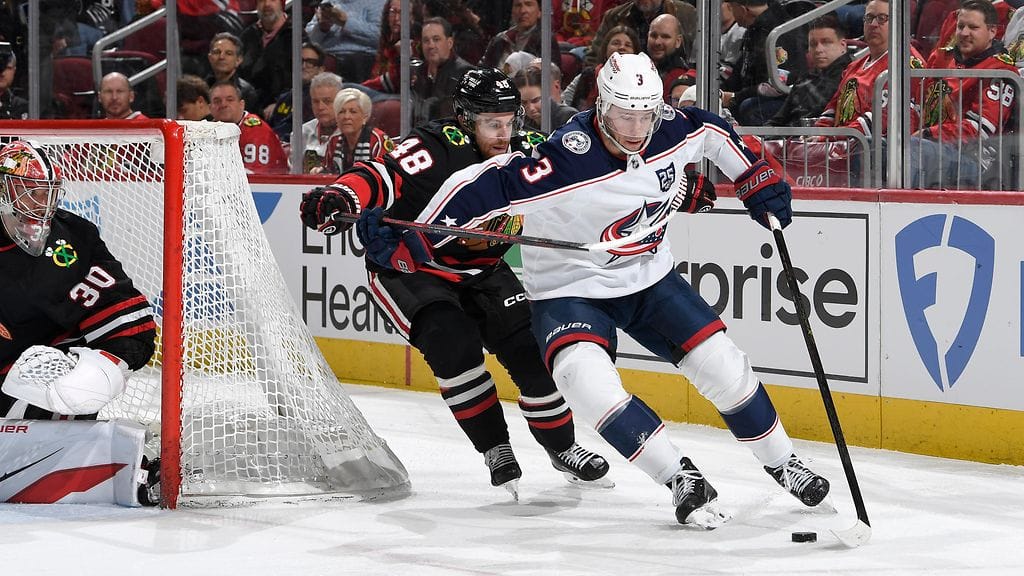 Columbus Blue Jacketsin Charlie Coyle mylleröi väkevästi Chicago Blackhawksia vastaan.