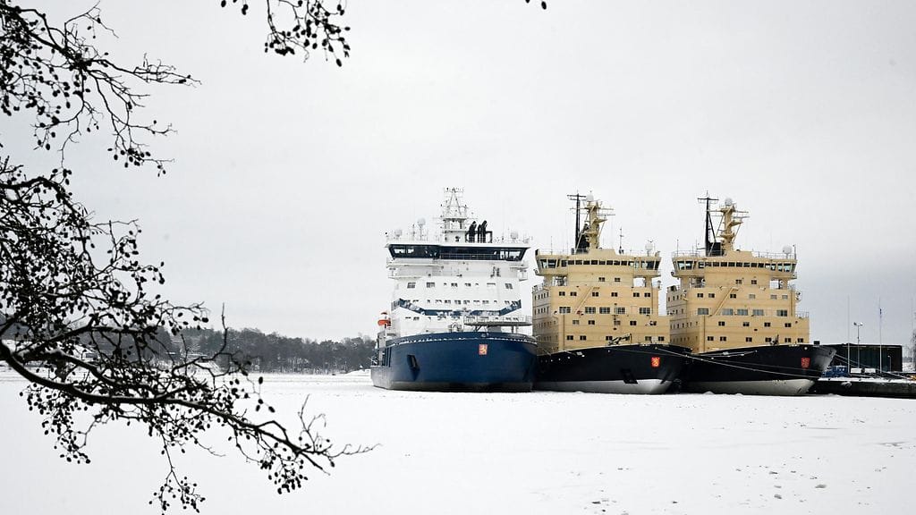 Arctian jäänmurtajia laiturissa Katajanokalla Helsingissä 16. tammikuuta 2026