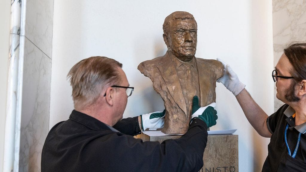 Niinistön rintakuvan sijoitus 2