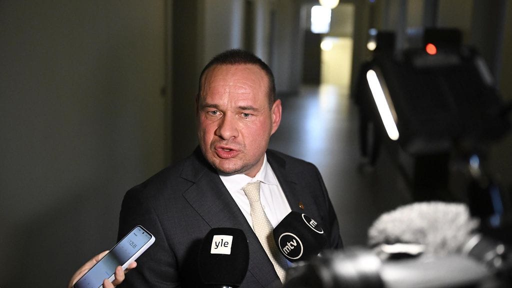 Polvinen median edessä viime lokakuussa.