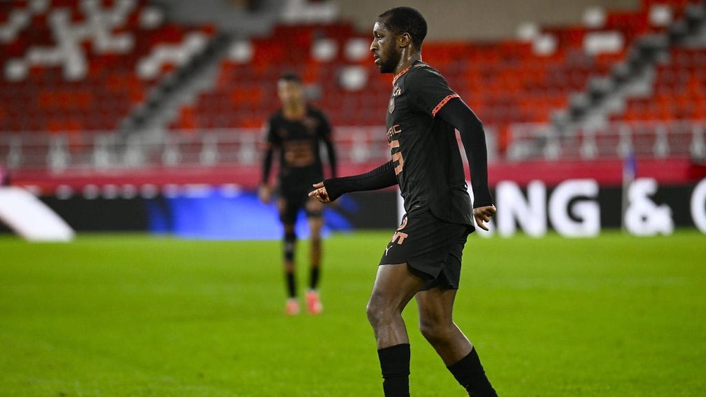 Glen Kamara loukkaantui ikävästi Ranskan cupin ottelussa.