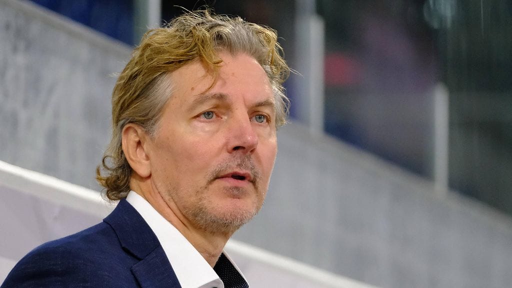 Neljällä Suomen naisten jääkiekkomaajoukkueen päävalmentaja Tero Lehterän suojatilla on vatsatauti.