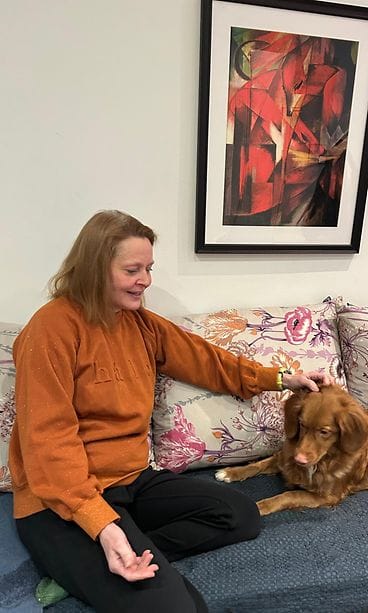 Paula Strengell koiransa kanssa