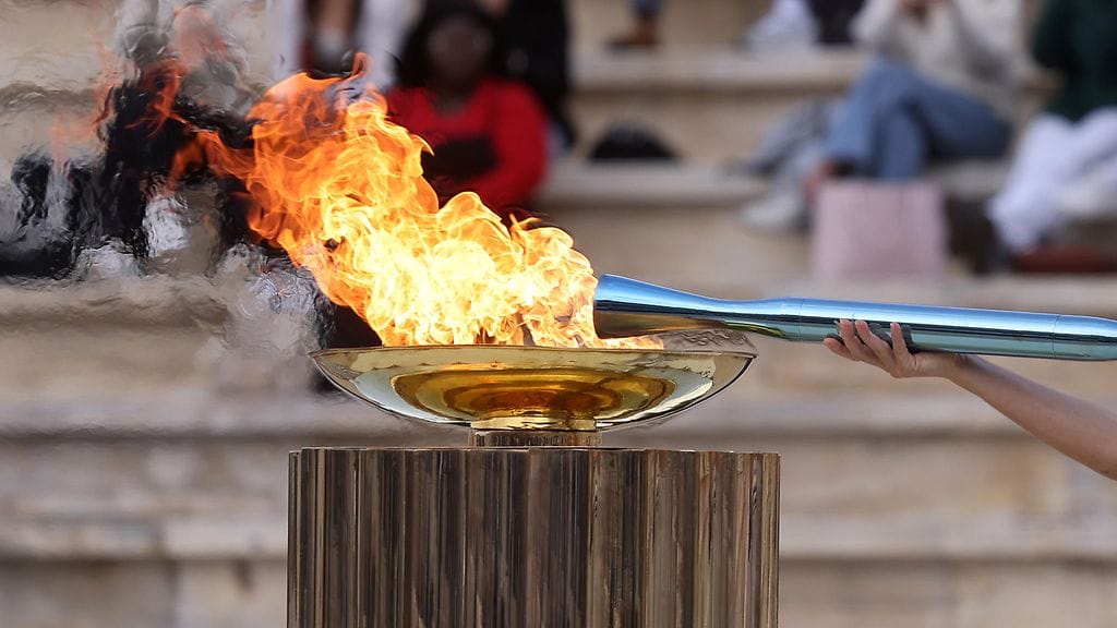 Olympiatuli syttyy perjantaina. Kuva soihdun matkan varrelta.