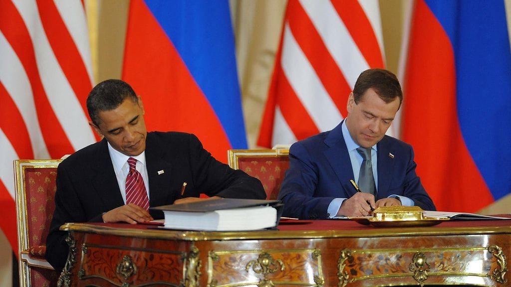 Presidentit Barack Obama ja Dmitri Medvedev allekirjoittivat uuden START-sopimuksen vuonna 2010.
