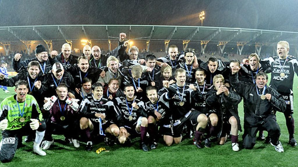 FC Lahti juhlii pronssia (Kuva: Matti Björkman/Lehtikuva)