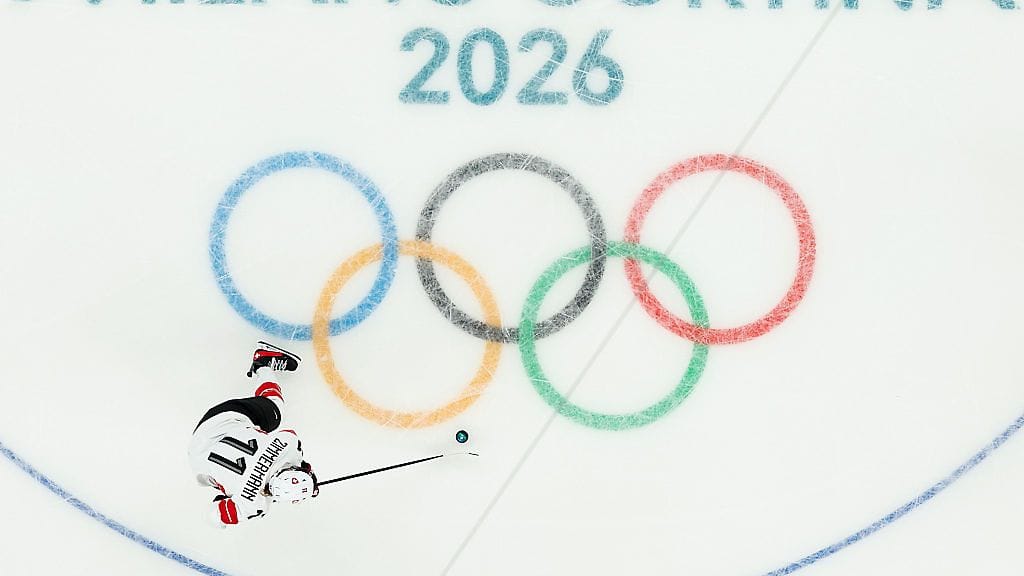 Laura Zimmermann ja muut Sveitsin jääkiekkomaajoukkueen pelaajat joutuivat jättämään perjantai-illan avajaisseremonian väliin.