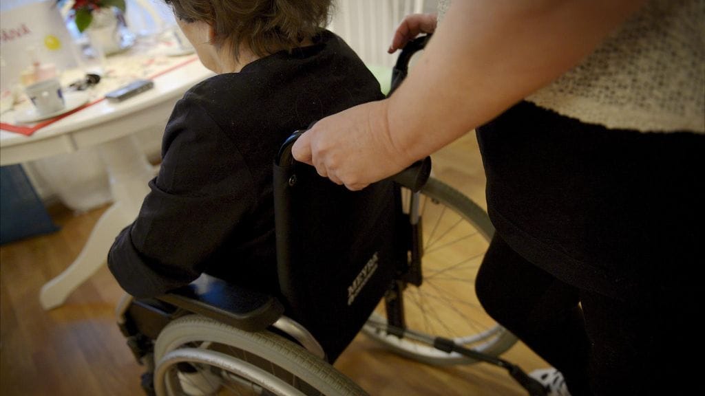 Suurin osa omaishoitajista on yli 65-vuotiaita eläkeläisiä, joille omaishoidosta on muodostunut ikään kuin uusi työ.