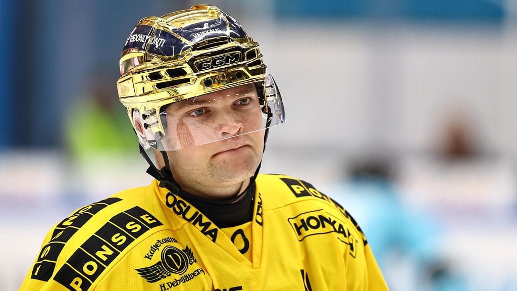 Teemu Hartikaisella jää väliin ensimmäinen peli tällä kaudella.