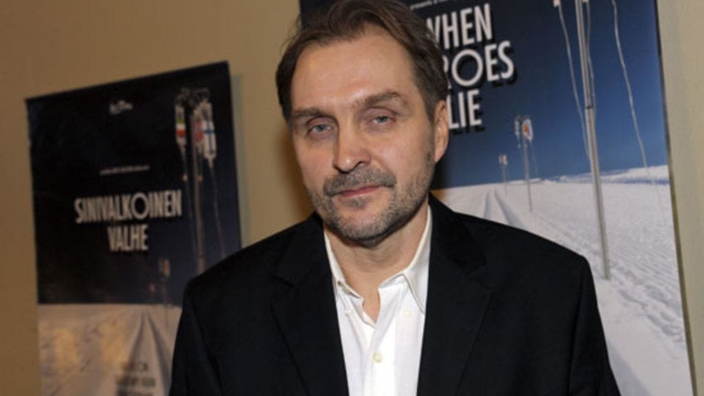 Ohjaaja Arto Halonen Sinivalkoinen valhe-elokuvan ensi-illassa.