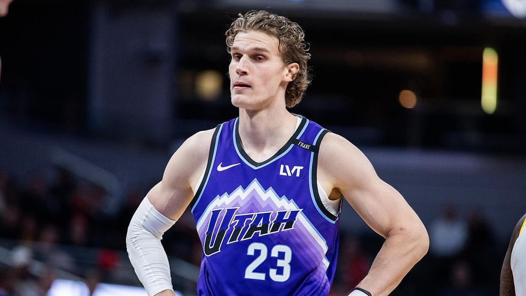 Lauri Markkasta nauratti, vaikka hän joutui seuraamaan vaihtopenkiltä, kun Utah Jazz menetti 17 pisteen johdon ja hävisi – taas kerran.