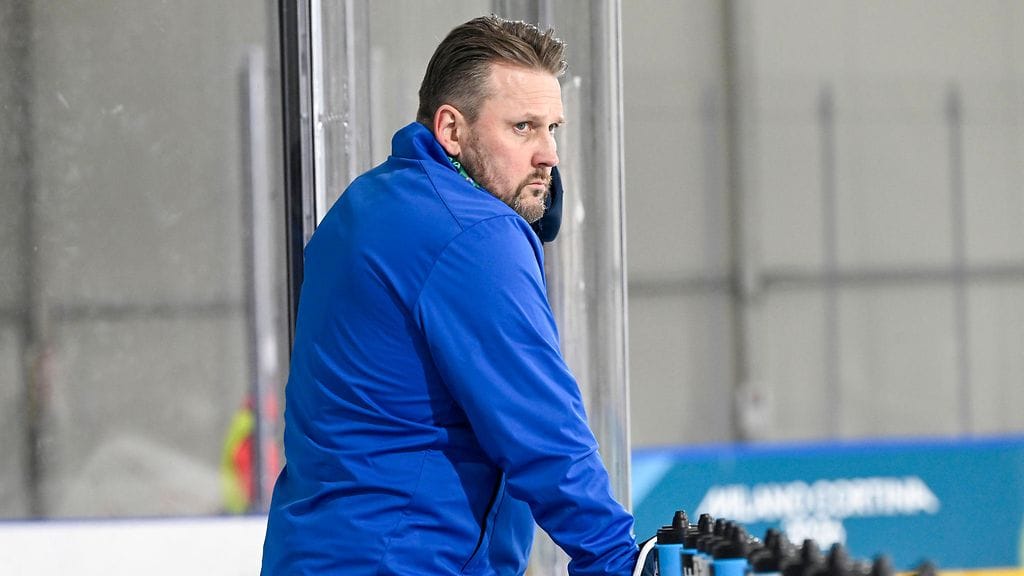 Antti Pennanen valvoi Leijonien harjoituksia olympiamaisemissa.