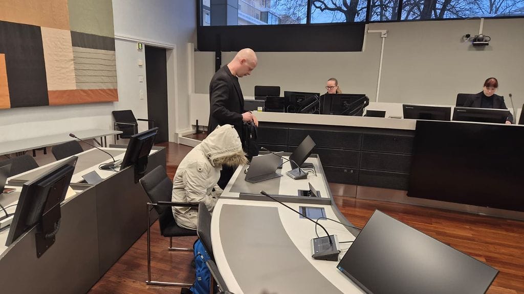 OMA Minna Suominen epäilty oikeudessa 090226