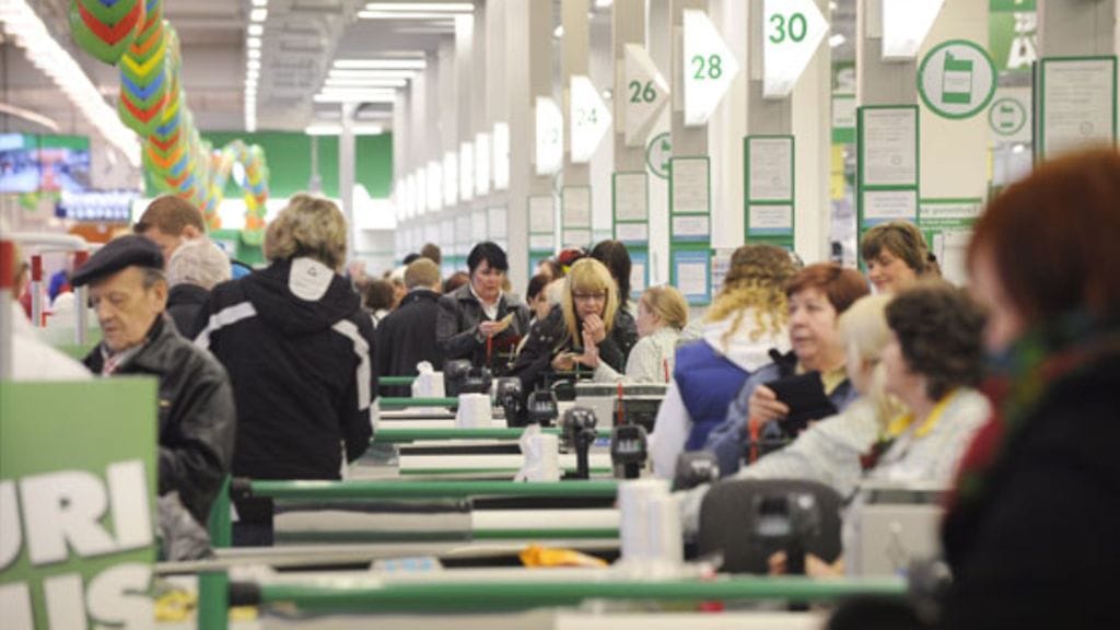 Seppo Konttisen mielestä kuluttajien pitäisi käyttää rahojaan muualla kuin hypermarketeissa.