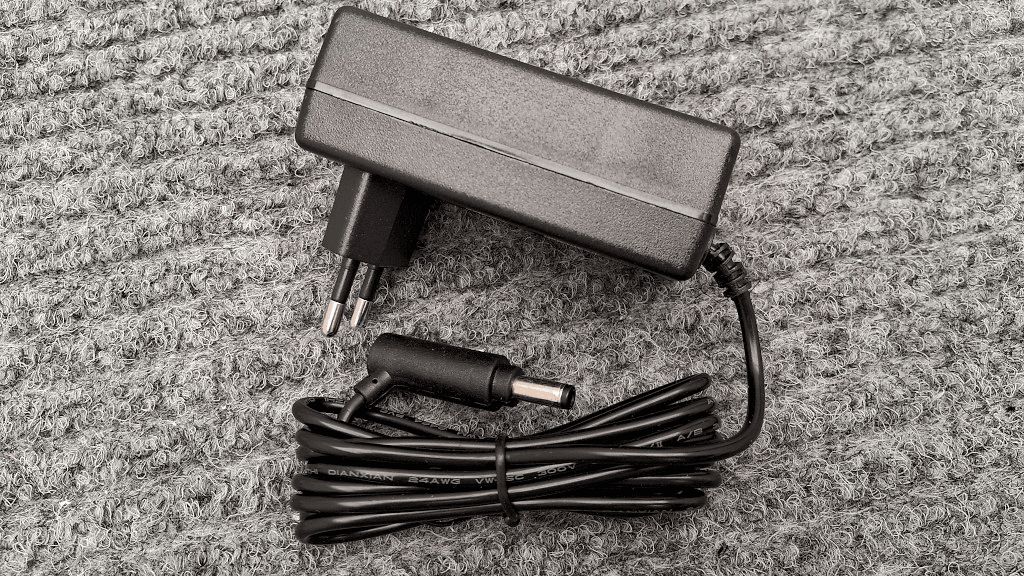 Tuotteessa on sähköiskun vaara.