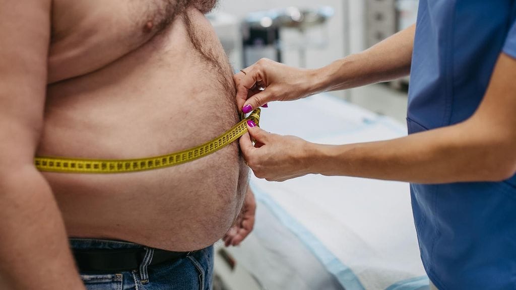 Tutkimuksessa havaittiin, että lihavuus lisää merkittävästi riskiä joutua sairaalahoitoon tai menehtyä tavallisiin infektioihin. Kuvituskuva.