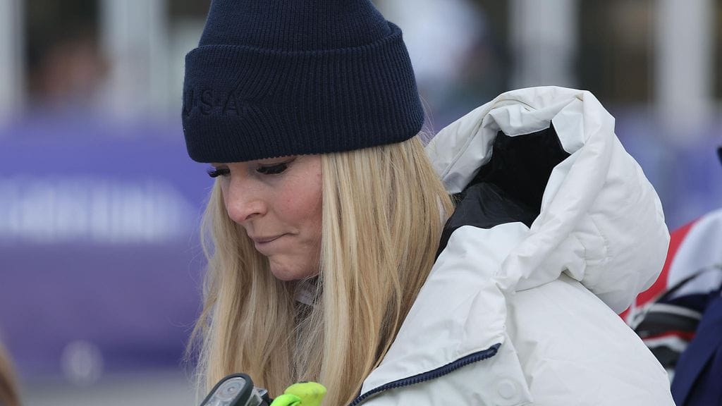 Lindsey Vonn kaatui olympialaisten syöksylaskussa ja joutui sairaalaan.